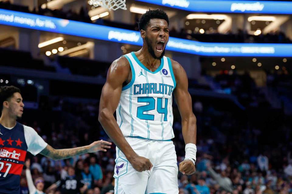 ky体育黄蜂险胜奇才：米勒39分生涯新高迎500三分里程碑 浓眉29+10